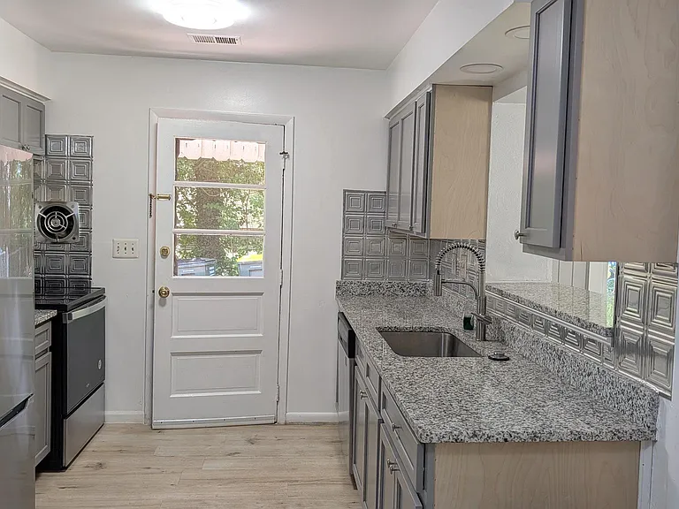 7116 Judith Ave — Photo 15
