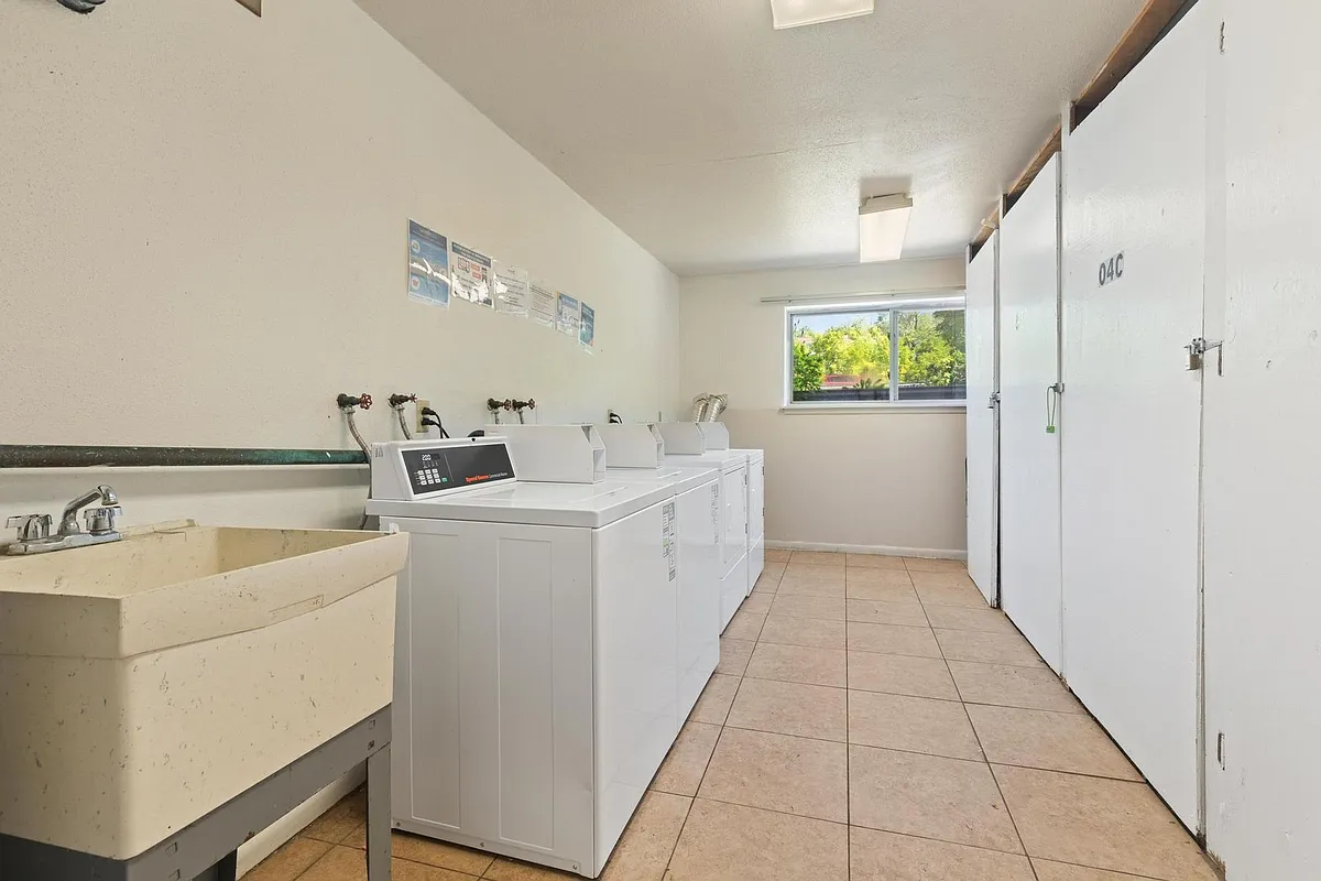 Building Photo - Brookview Apartments