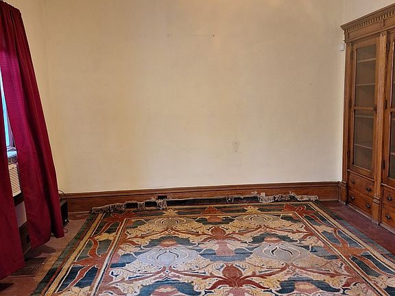 3rd image of 515 E 2nd St