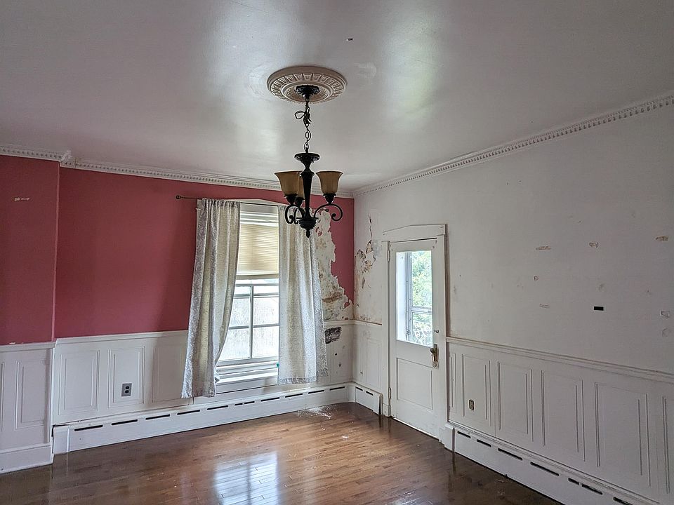 Bedroom (paint has been updated to all white since pictures were taken)
