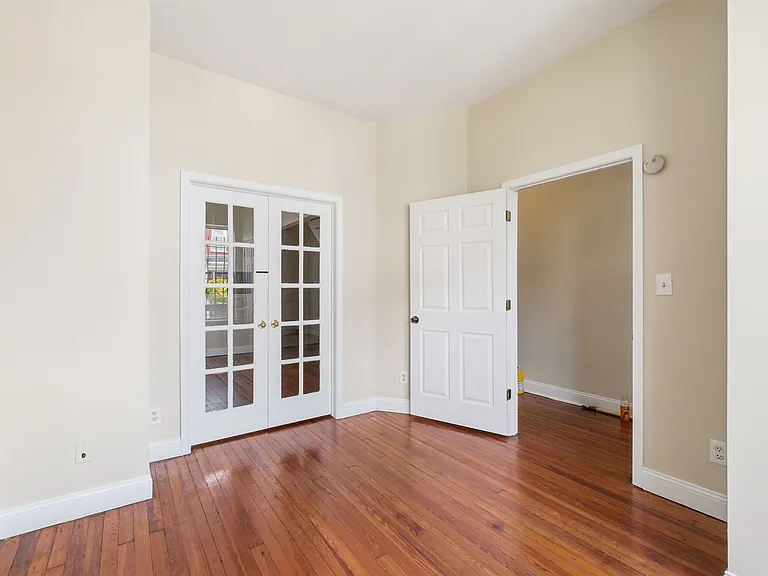 720 Gresham Pl NW — Photo 8
