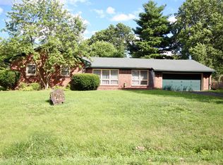 200 Woodlark Rd, Versailles, KY 40383