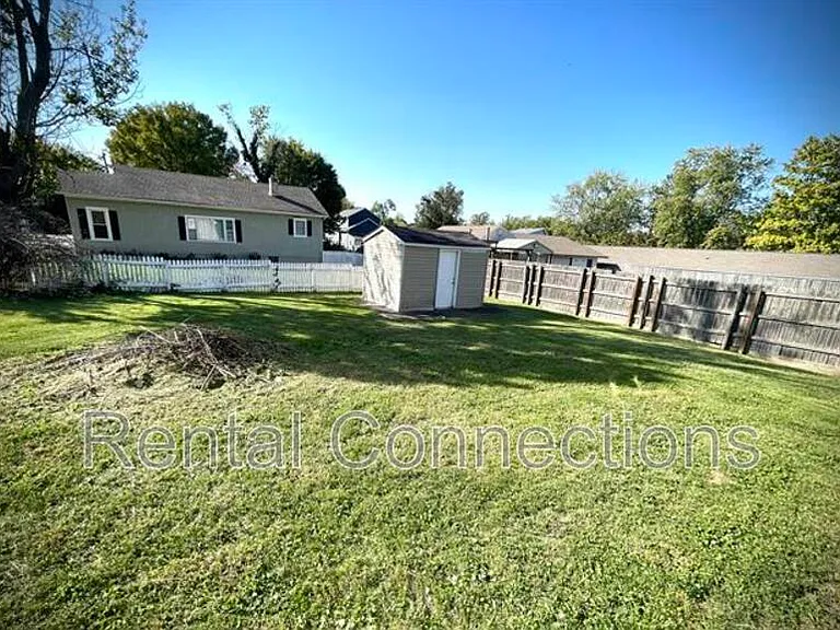 300 N Bentley St — Photo 11