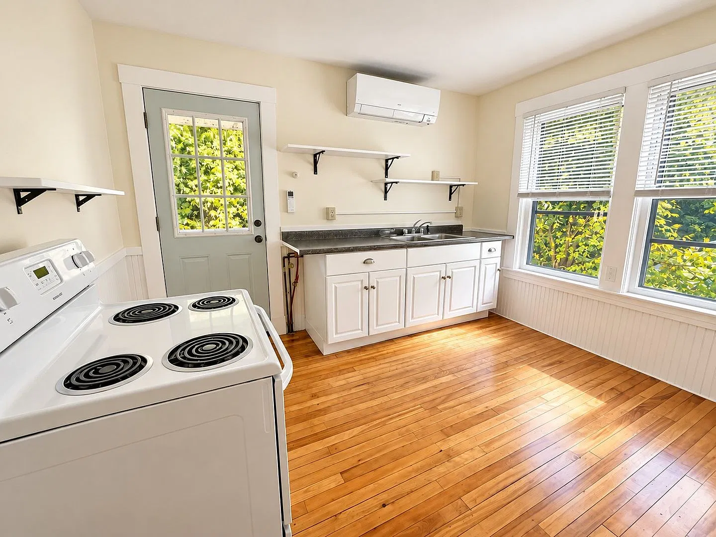 37 Clark Street — Photo 2