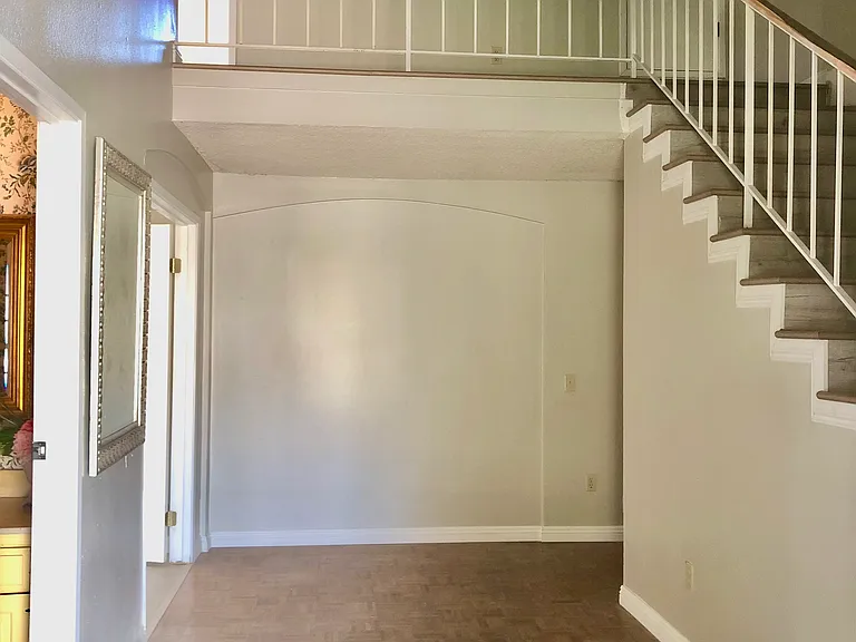 370 W Campus View Dr — Photo 6