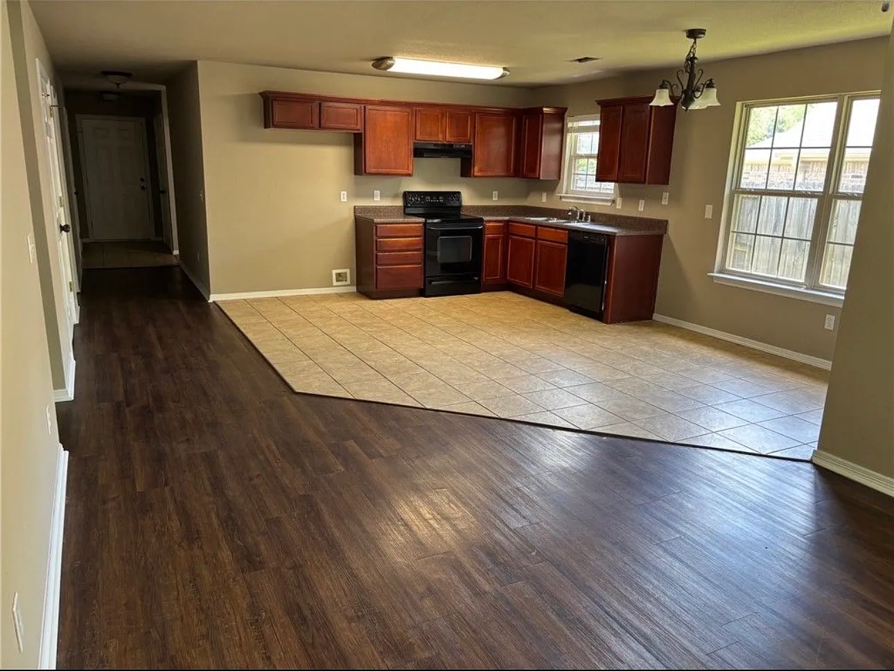 3 bed, 1200 sqft, $1,600 — Photo 3