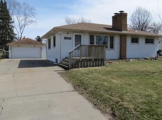 2712 McKnight Rd N, North Saint Paul, MN 55109