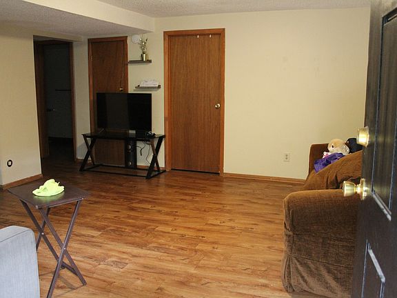 4th image of 702 Midland Ave APT 14