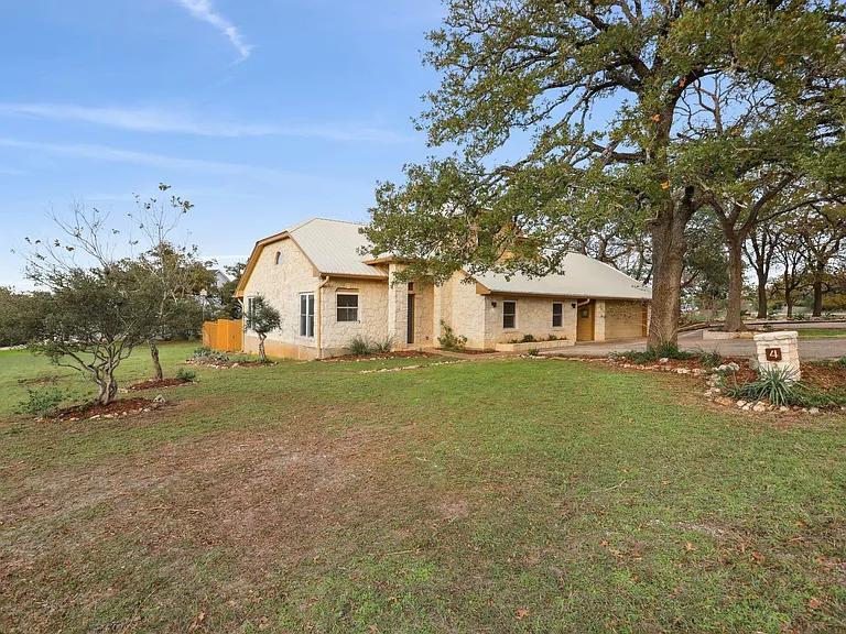 4 Concord Cir — Photo 23