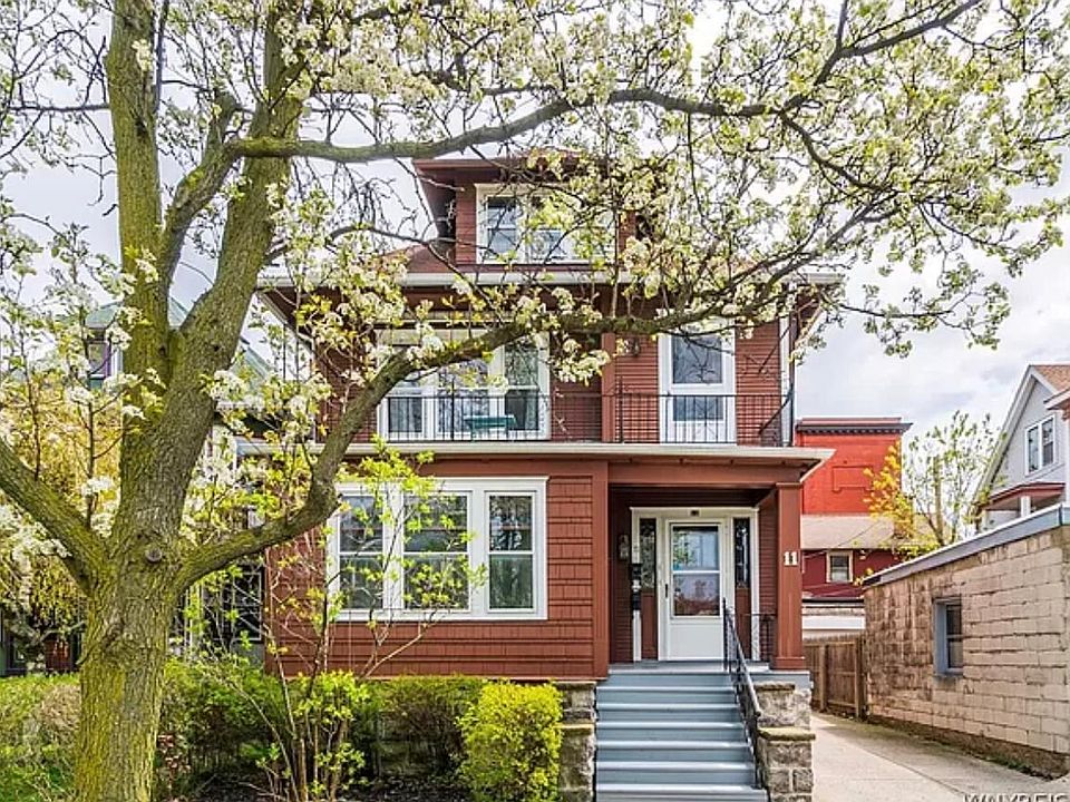 1st image of 11 Brantford Pl