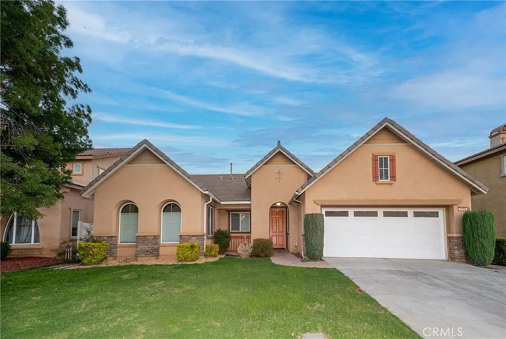 4 bed, 2617 sqft, $3,300 — Photo 1