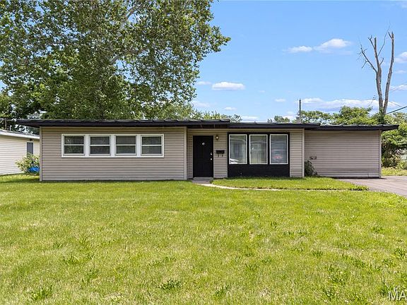 2nd image of 49 Marquette Dr
