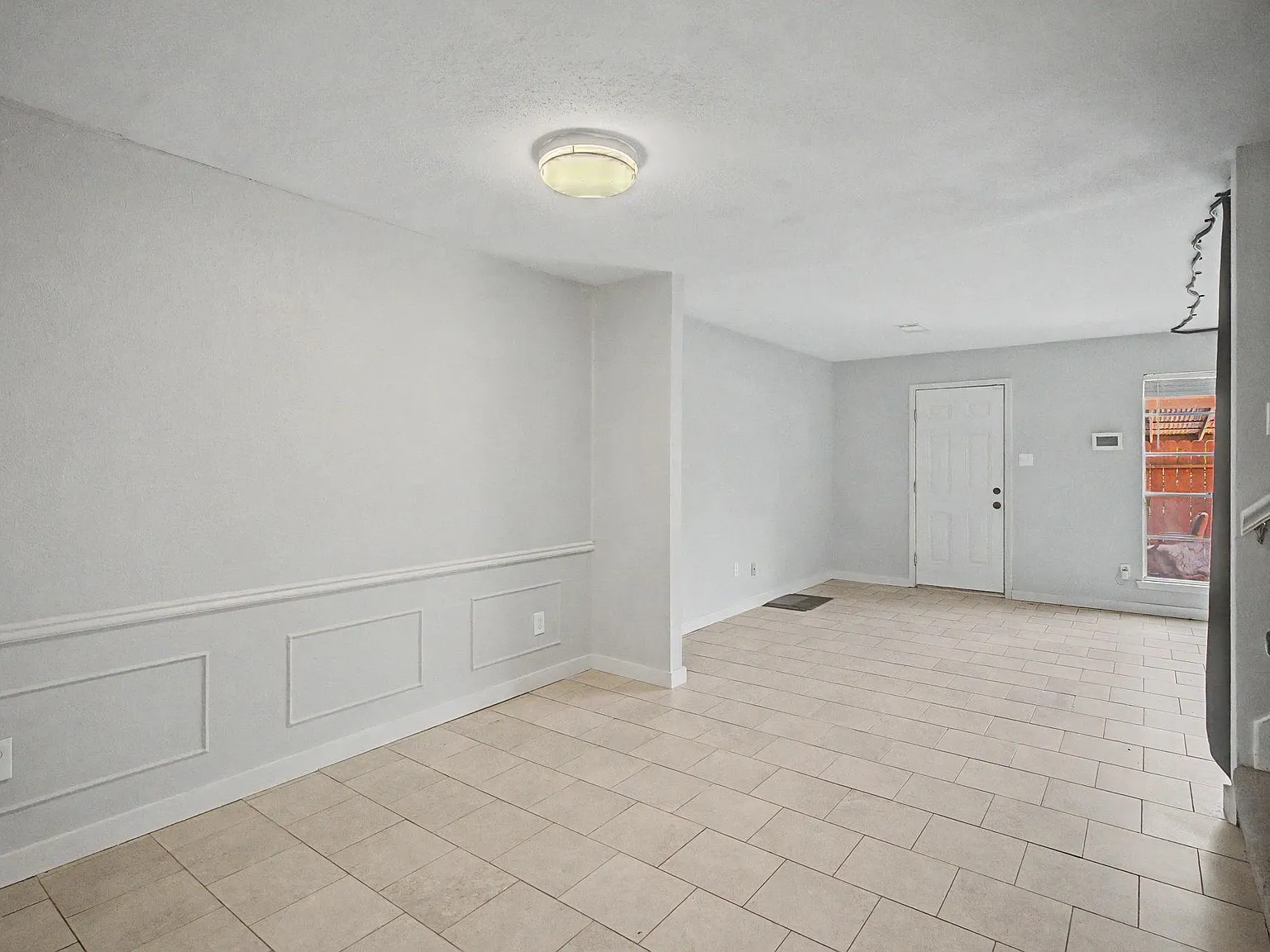 2 bed, 2.5 bath, 1300 sqft, $1,650 — Photo 2