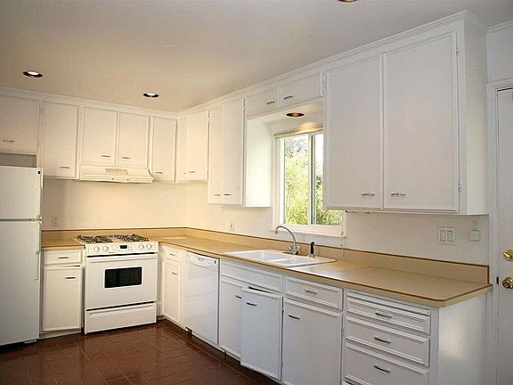 5th image of 126 W Calle Crespis APT 2
