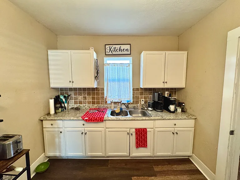 1287 W Frey St — Photo 11