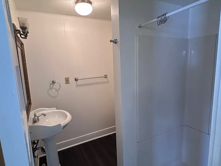 Olympia Court Apartments — Photo 7