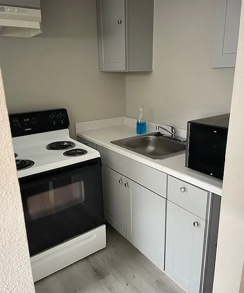 8600 Aurora Ave N #11 — Photo 2