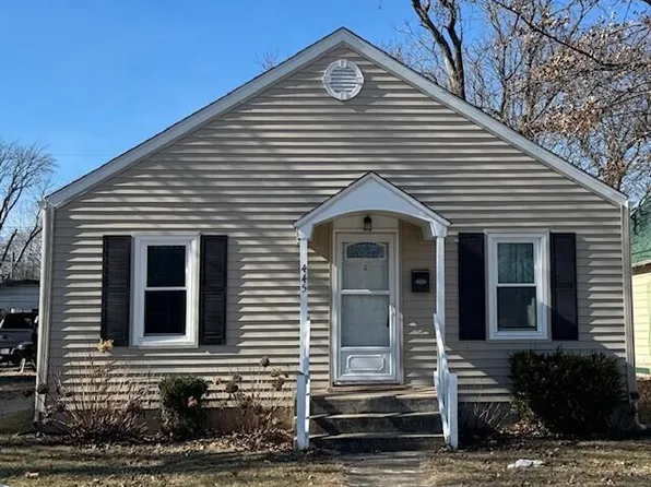 445 S Rollins St, Centralia, MO 65240
