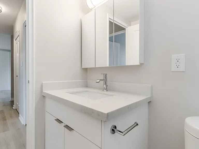 33 Erskine Ave — Photo 48