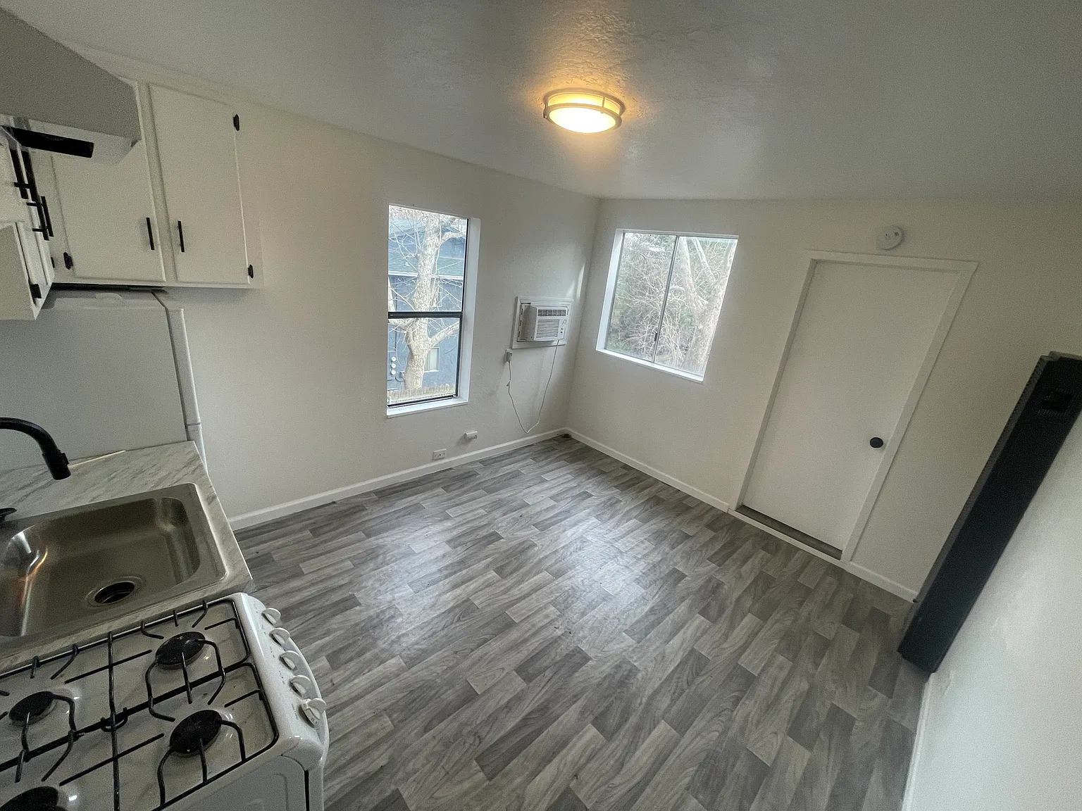 1 bed, 500 sqft, $1,350 — Photo 2