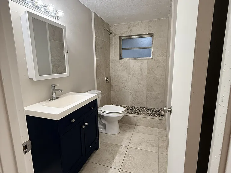 7919 NW 81st Ct — Photo 8
