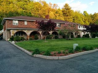 97-99 Hope Farms Dr, Feeding Hills, MA 01030