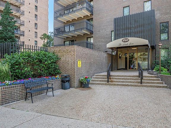 5th image of 480 S Marion St Parkway #1301