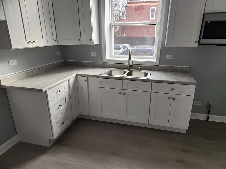 2858 S Christiana Ave #2FR — Photo 2