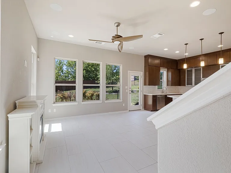 2105 Town Centre Dr #5 — Photo 4