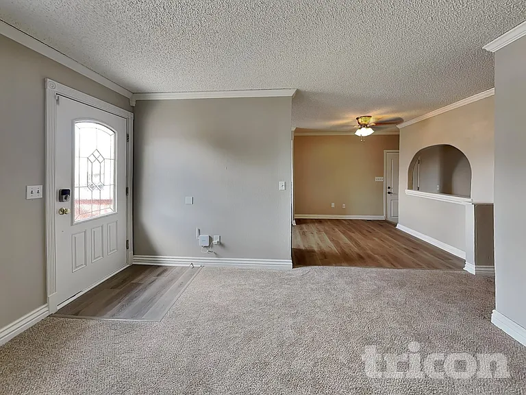 1676 Genoa St — Photo 2