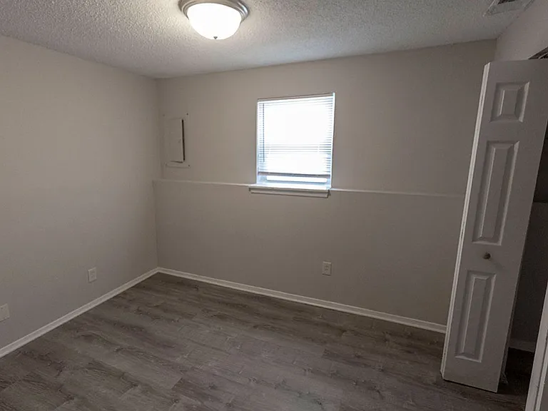 215 Wheaton Ct — Photo 25