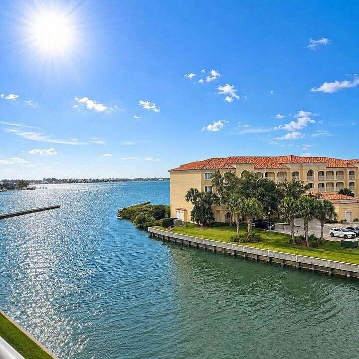 1st image of 5 Harbour Isle Dr #Penthouse 06