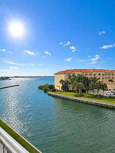 5 Harbour Isle Dr Photo 1