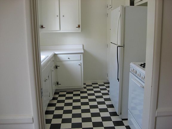 3rd image of 1335 N Vista St #4