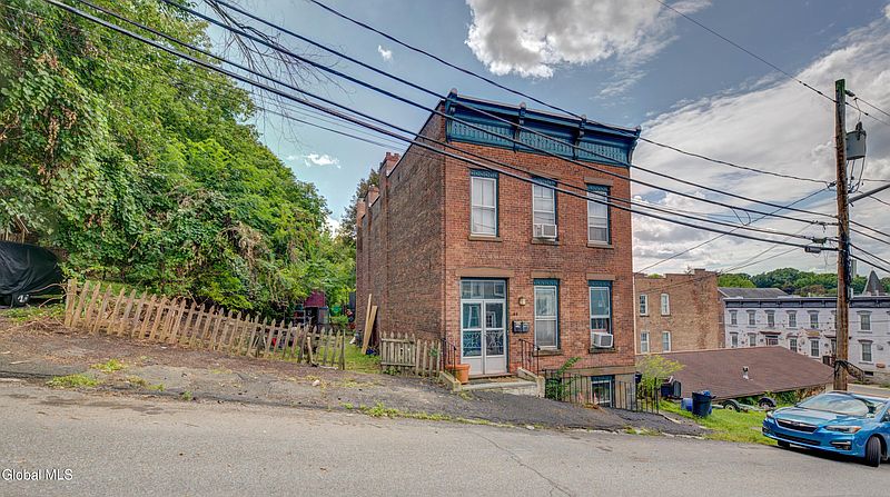 3rd image of 44 Christie Street