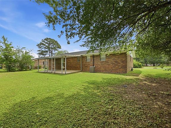 5th image of 19 Lindsey Dr