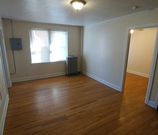 3rd image of 1760 N Pearl St APT 15