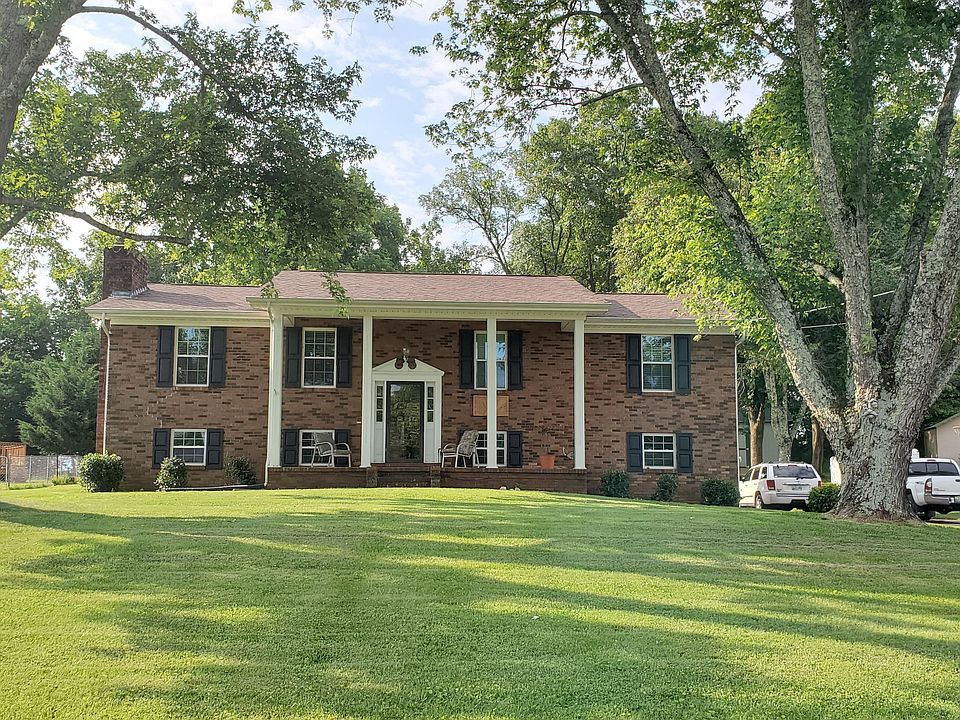 1st image of 1009 Oxford Hills Dr