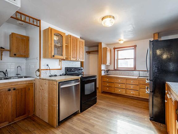 4th image of 8498 Highland Dr