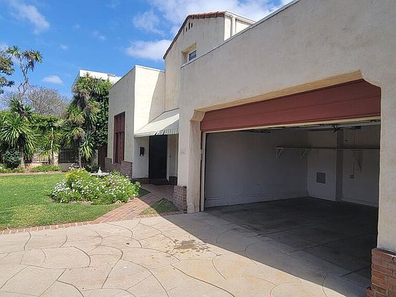 2nd image of 3126 Castle Heights Ave