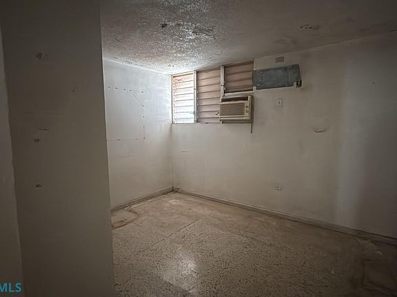 3rd image of 221 15th St