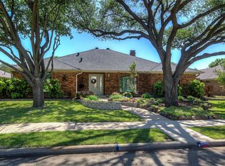 1402 Camelot Ln, Rowlett, TX 75088