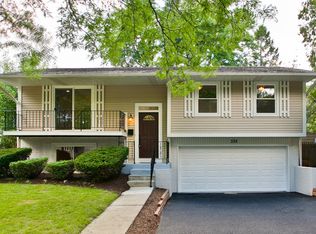 332 Cherrywood Rd, Buffalo Grove, IL 60089