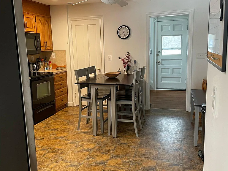 Eat-in Kitchen