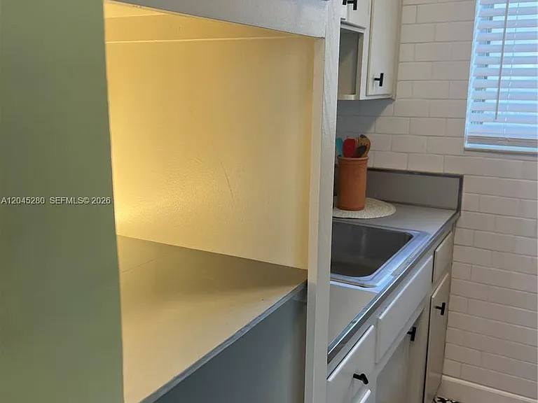 7720 Harding Ave #8 — Photo 17