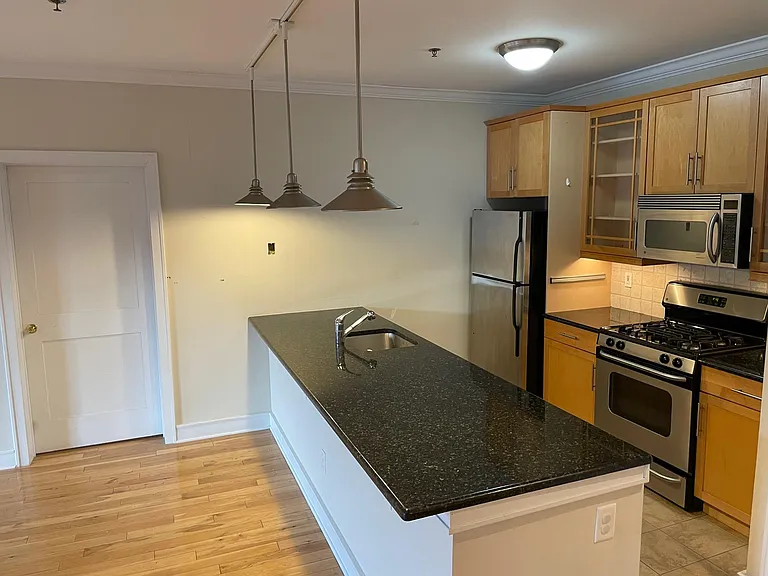 624 Monroe St #4B — Photo 7