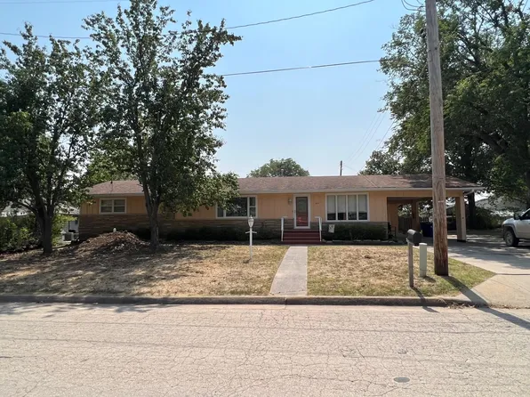 1015 E 1st St, Eureka, KS 67045