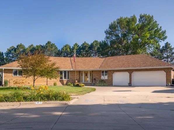 1011 E 48th St, Kearney, NE 68847