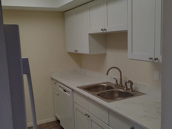 2nd image of 5454 Desoto Pl