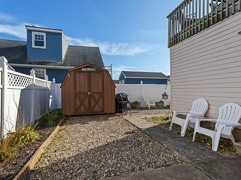 606 W Beach Ave — Photo 44